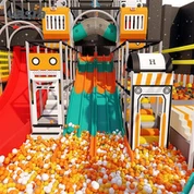 Professionell rutschkana i plast inomhus för barn